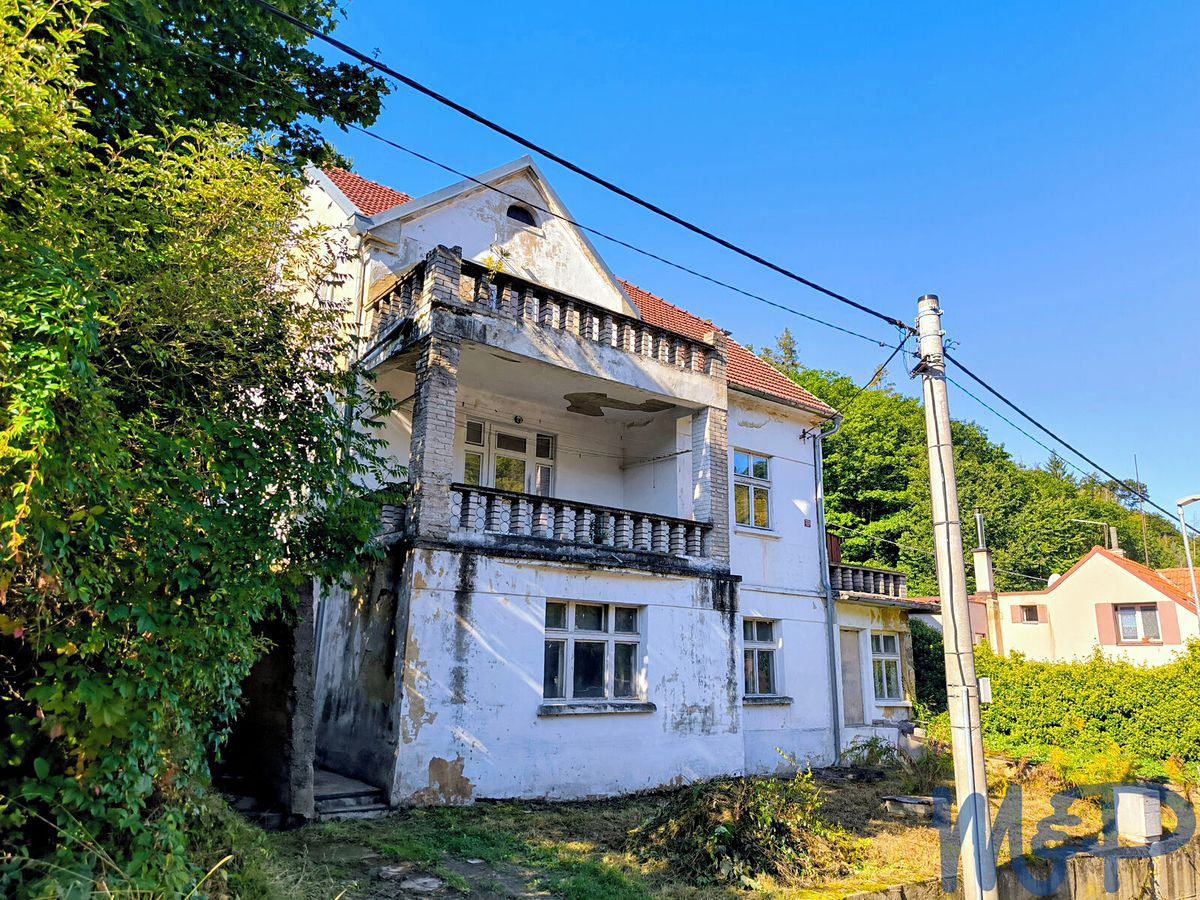 Prodej rodinného domu 232 m², pozemek 2005 m²